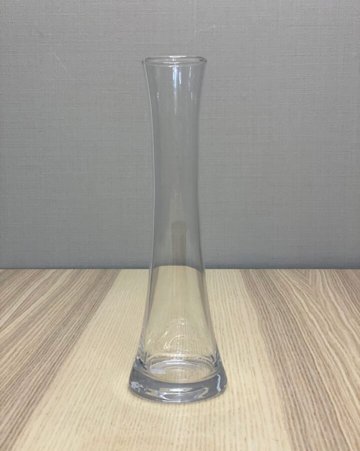 Jarrón de cristal estrecho