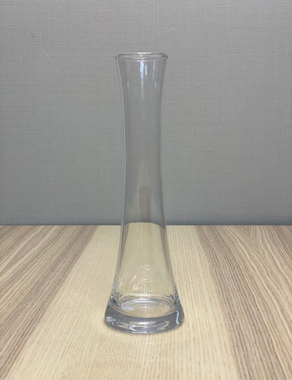 Jarrón de cristal estrecho